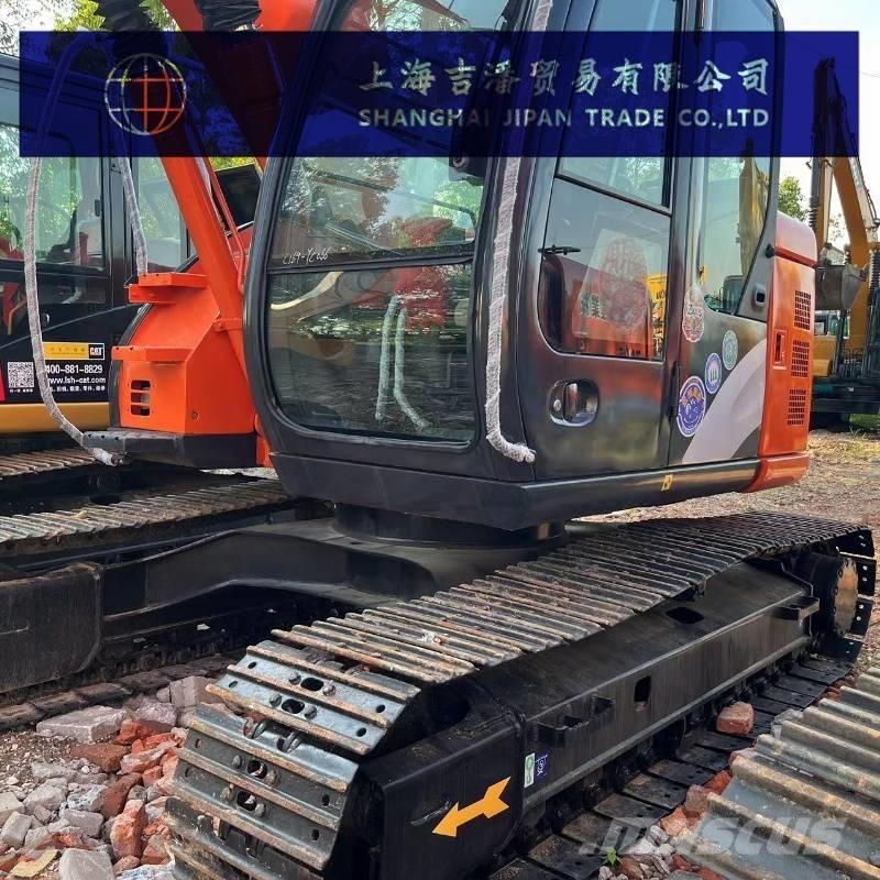 Hitachi ZX 135 حفارات وسط 7 طن - 12 طن