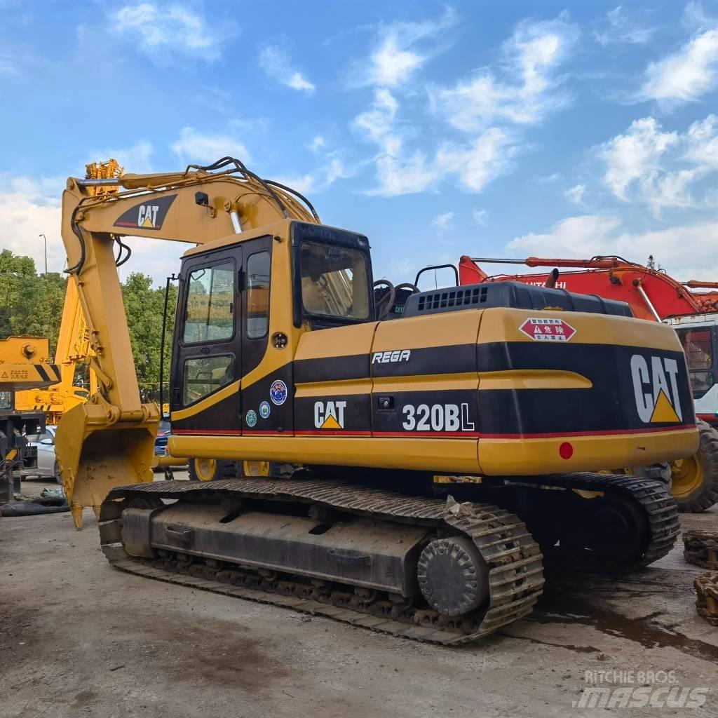 CAT 320 B LC حفارات زحافة