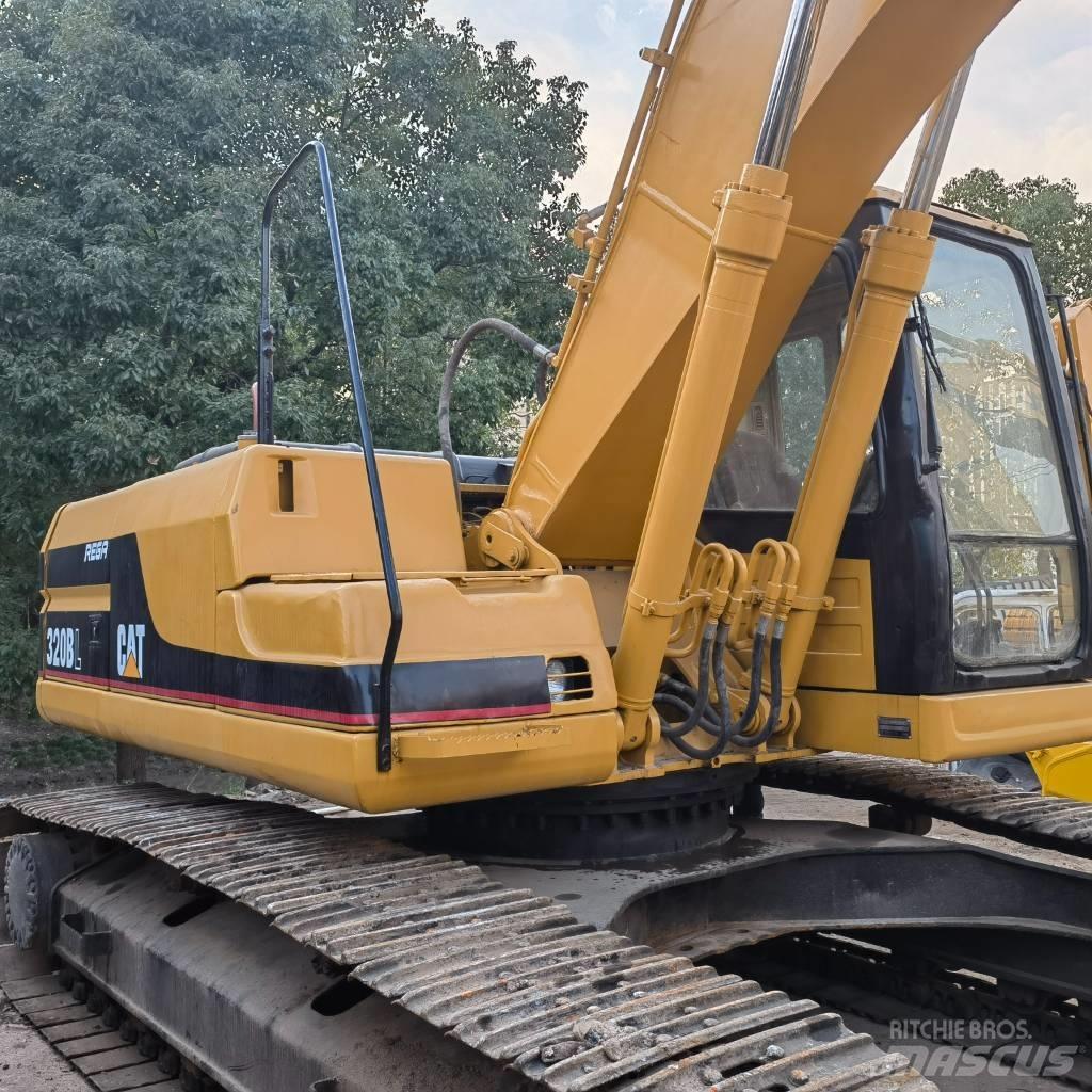 CAT 320 B LC حفارات زحافة