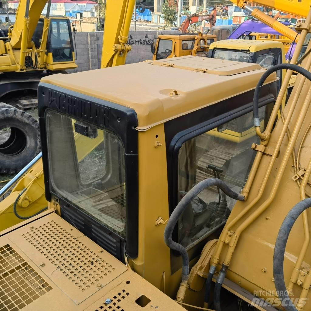 CAT 320 B LC حفارات زحافة