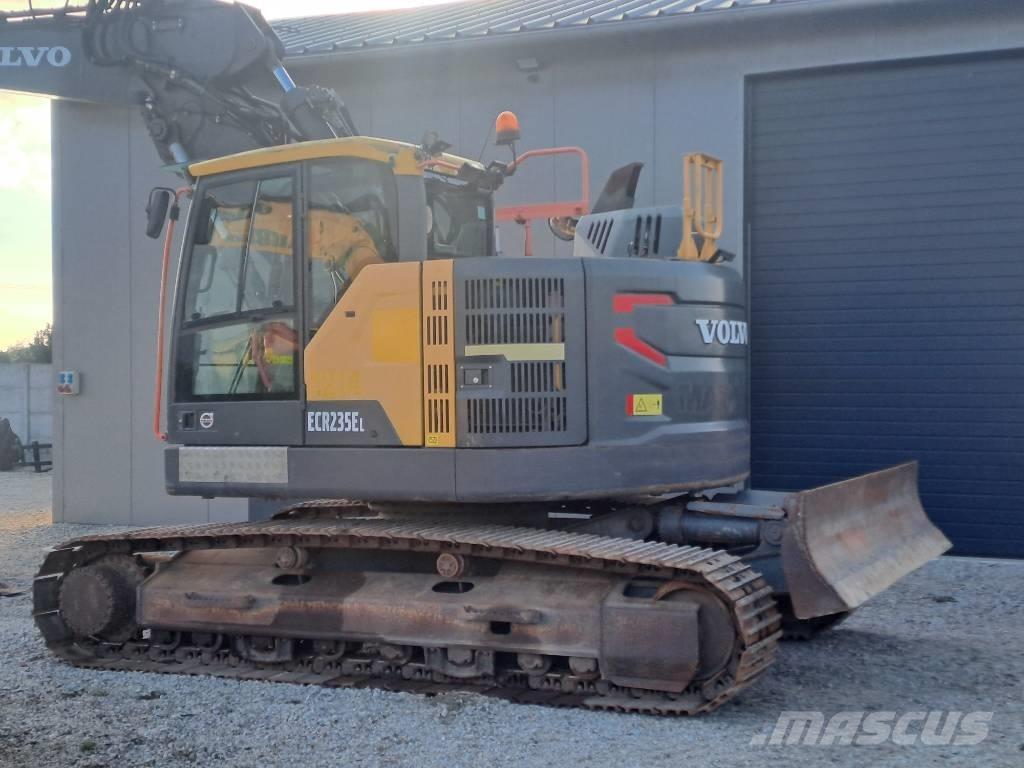 Volvo ECR235EL حفارات زحافة