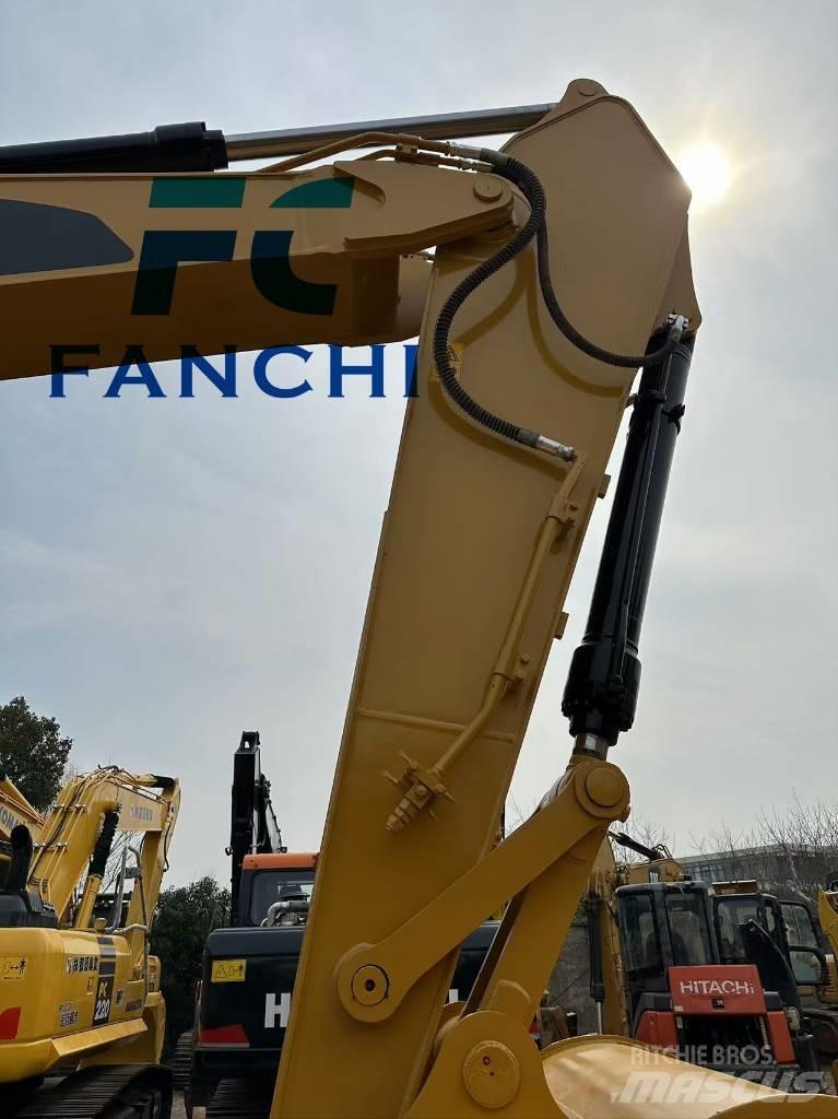 CAT 325 D حفارات زحافة