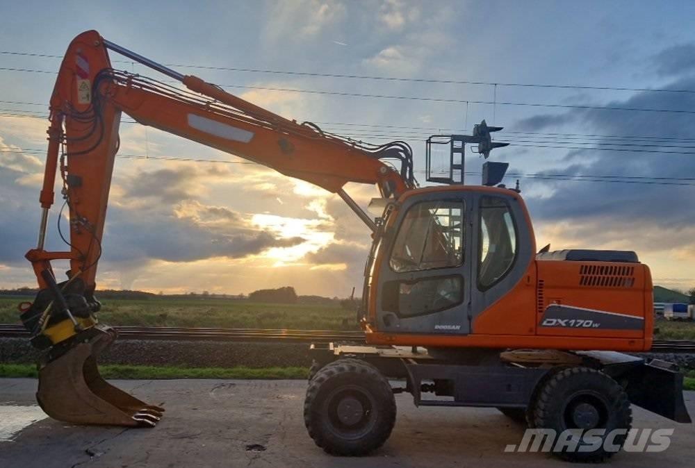 Doosan DX 170 W حفارات بعجل