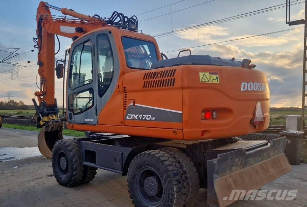 Doosan DX 170 W حفارات بعجل