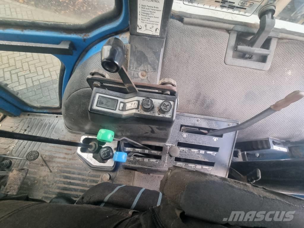 Ford 8210 الجرارات