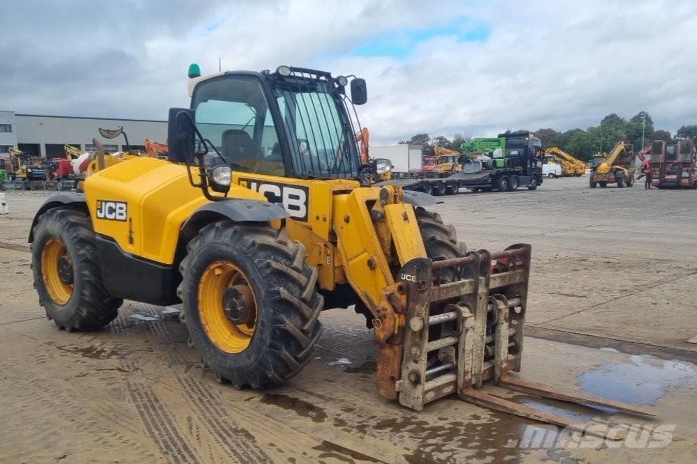JCB 531-70 مناولات متداخلة