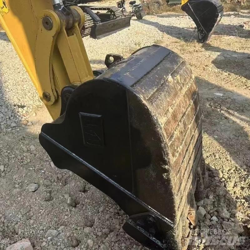 CAT 307 حفارات زحافة