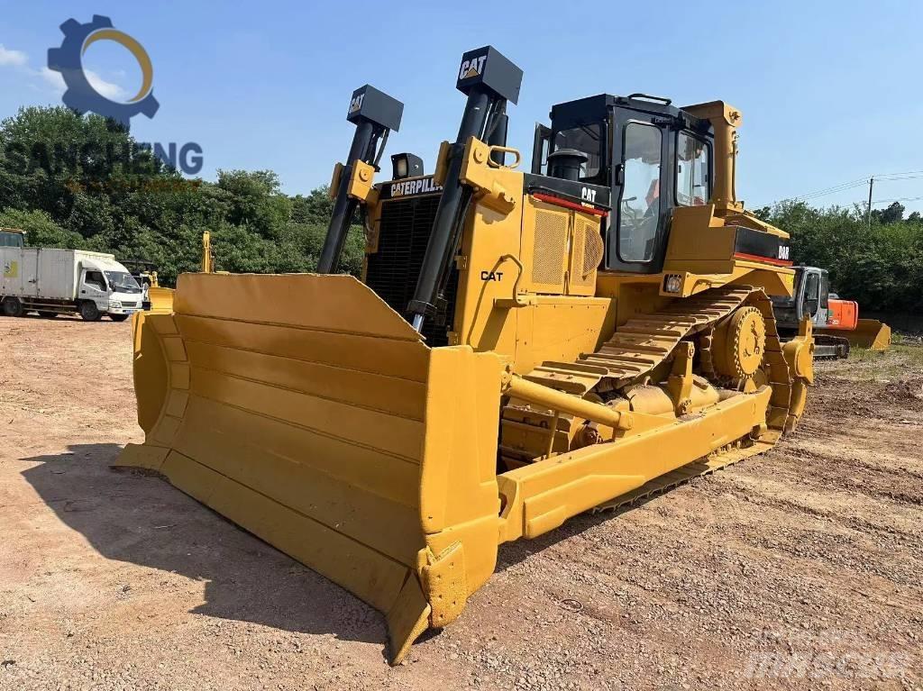 CAT D8R بلدوزرات مجنزرة