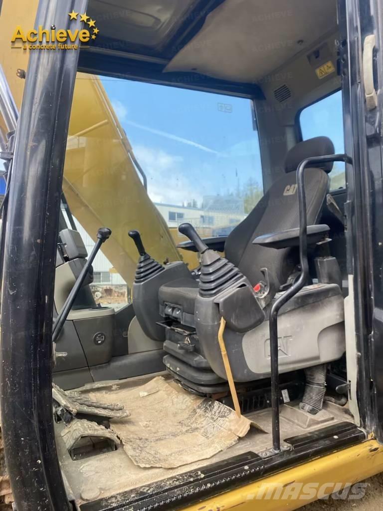 CAT 313D2GC حفارات زحافة