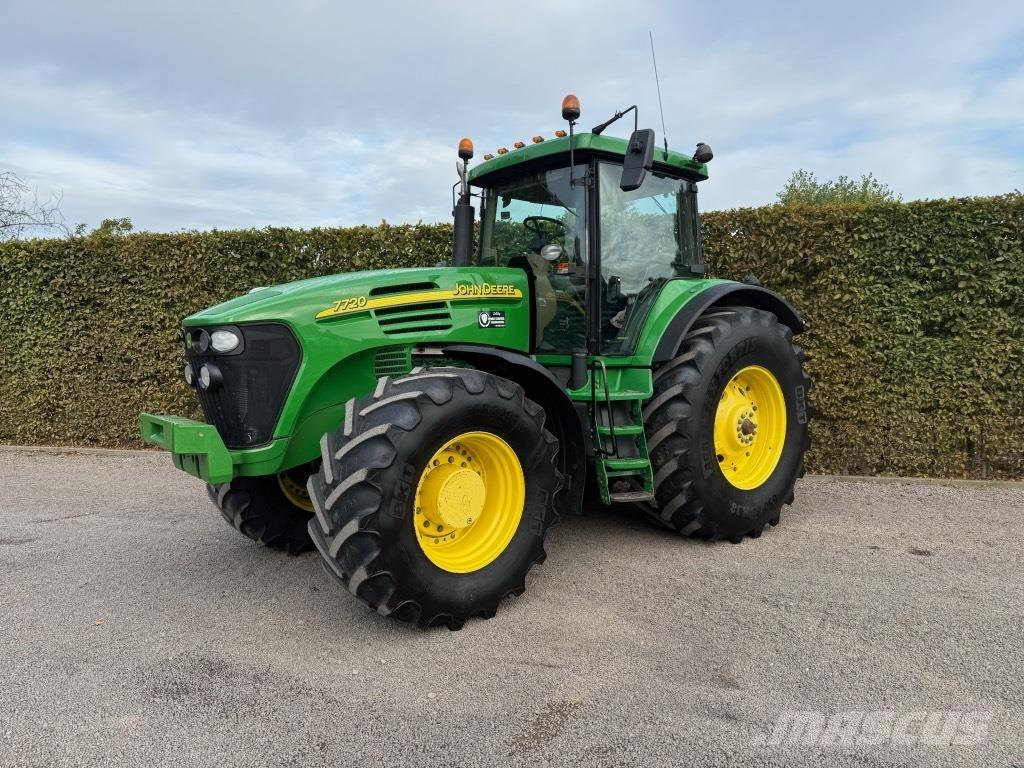 John Deere 7720 الجرارات