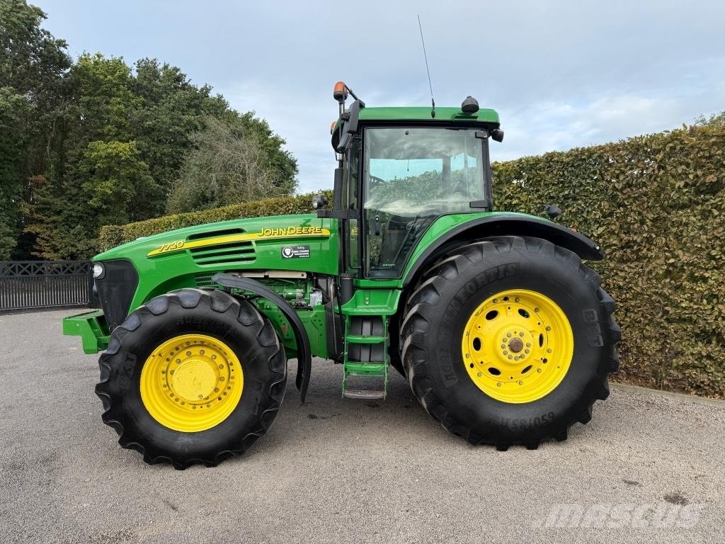 John Deere 7720 الجرارات