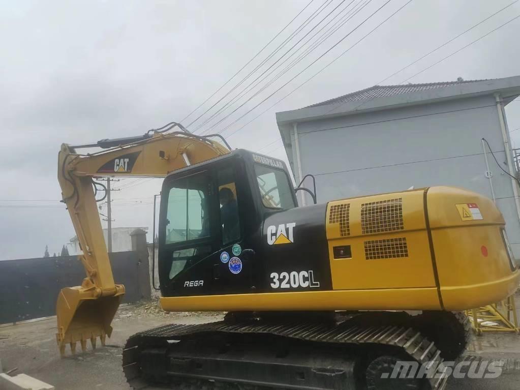 CAT 320 حفارات زحافة