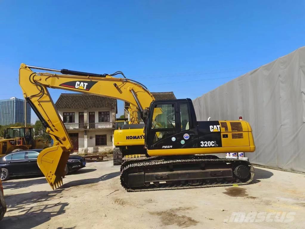 CAT 320 حفارات زحافة
