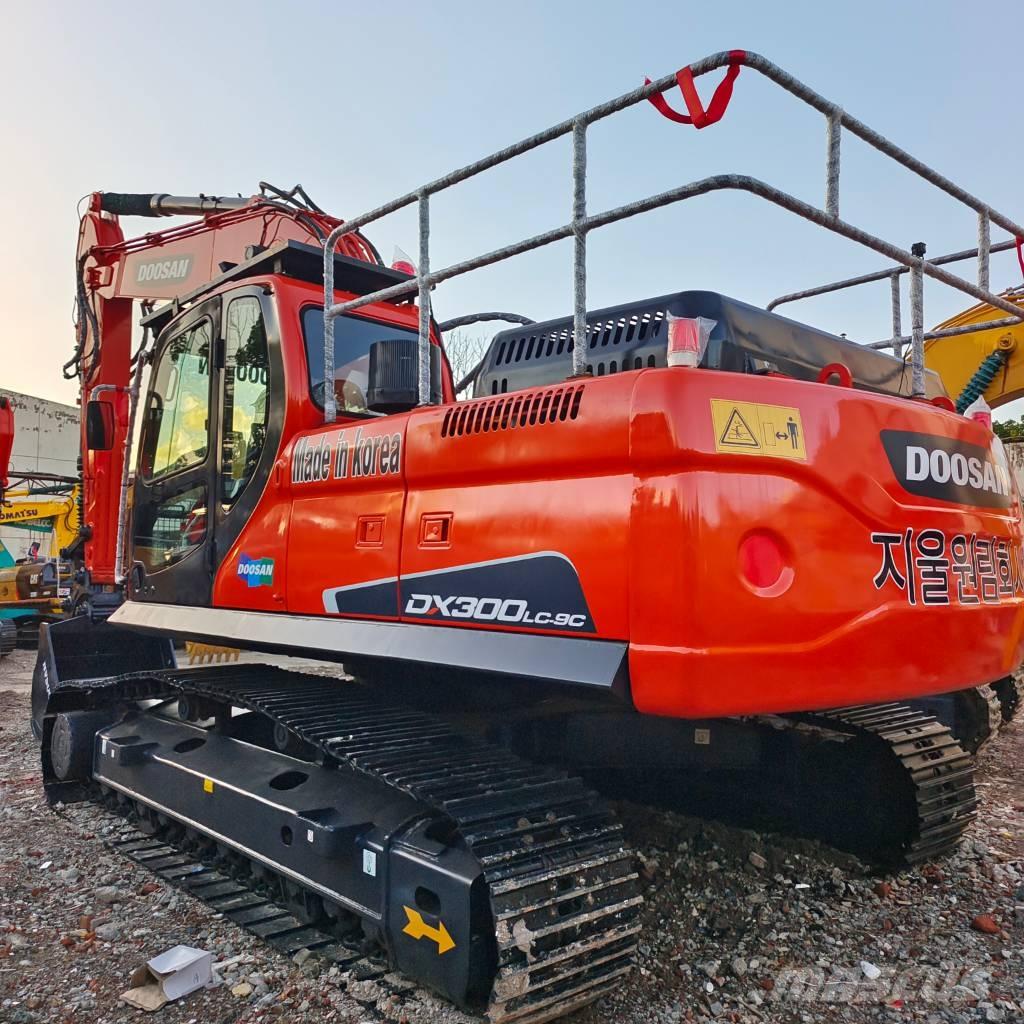 Doosan DX 300 LC حفارات زحافة