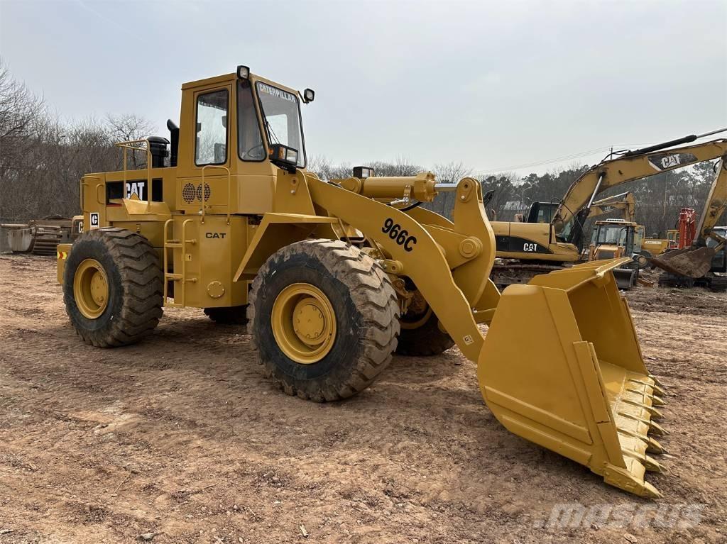 CAT 966C لوادر بعجل