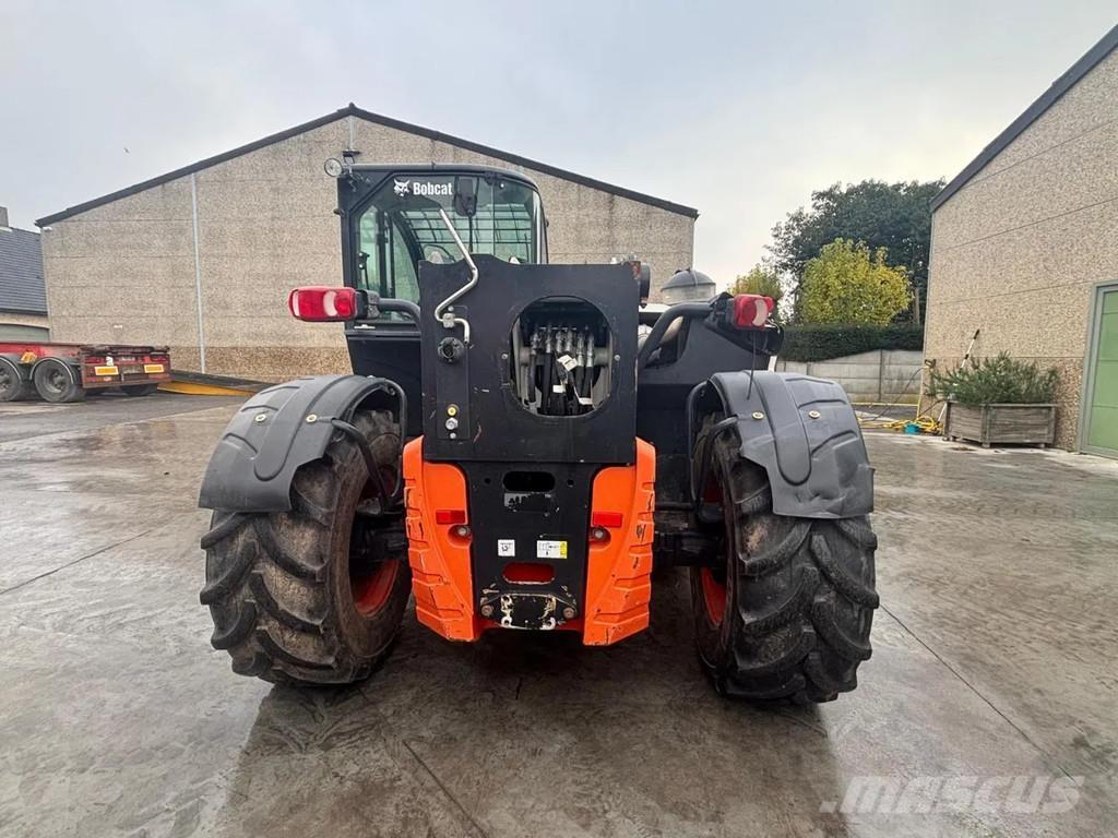 Bobcat TL470X معدات مناولة لأغراض الزراعة