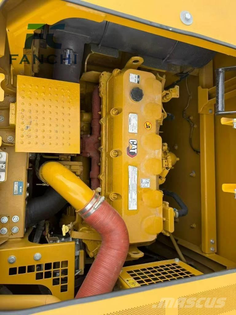 CAT 349 حفارات زحافة