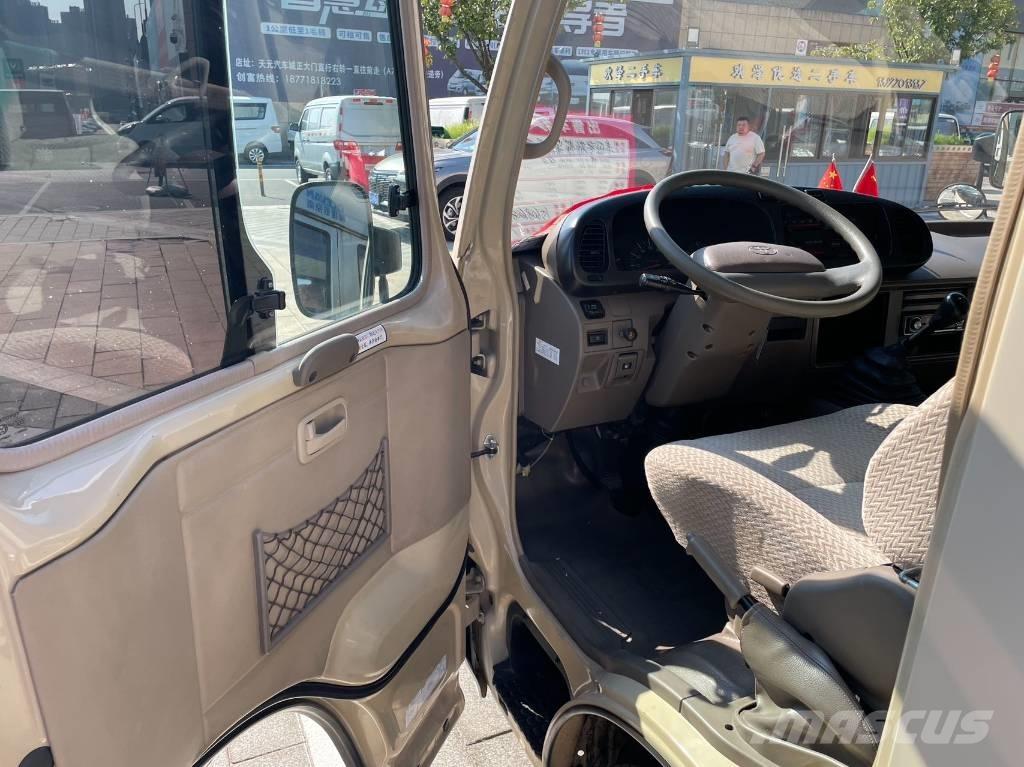 Toyota Coaster Bus حافلة صغيرة