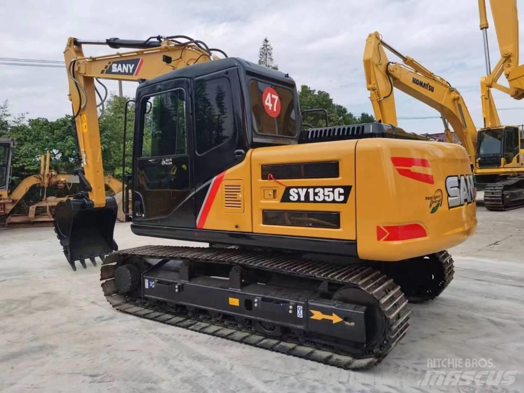 Sany sy135c حفارات زحافة