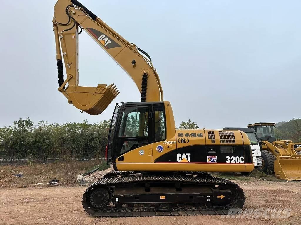 CAT 320C حفارات زحافة