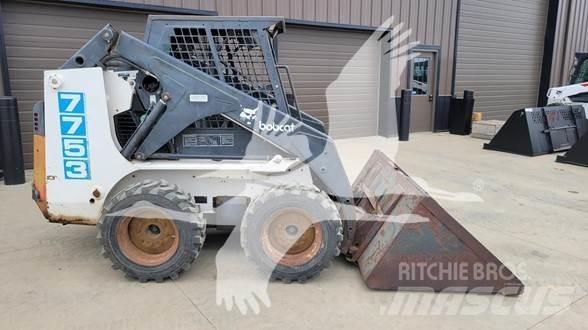 Bobcat 7753 لوادر انزلاقية التوجيه