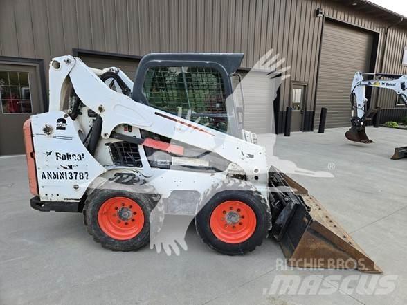 Bobcat S590 ماكينات تقطيع أخشاب الحراجة