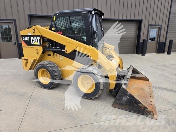 CAT 246D لوادر انزلاقية التوجيه