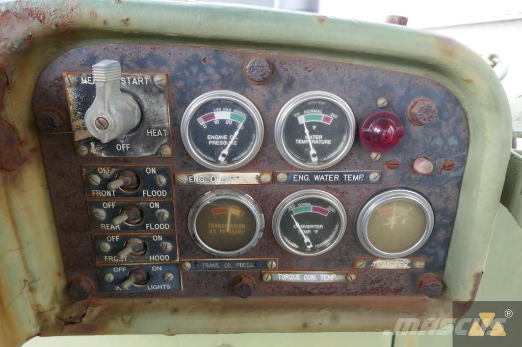 CAT D7F Ex-army بلدوزرات مجنزرة