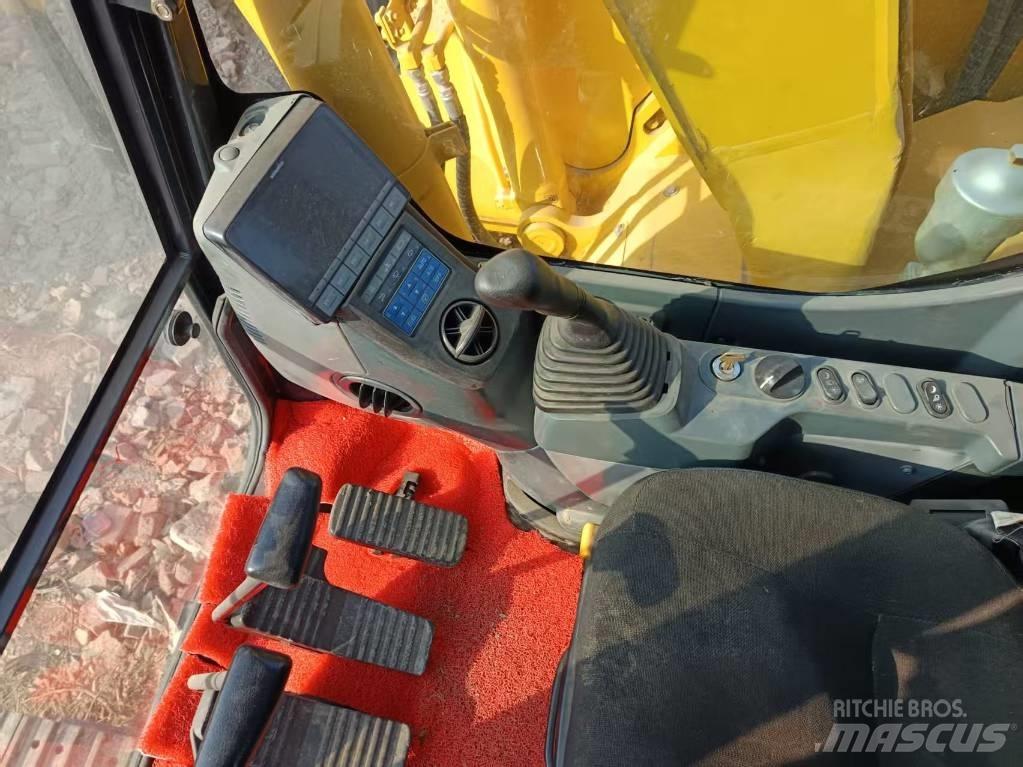 Komatsu PC138US حفارات زحافة