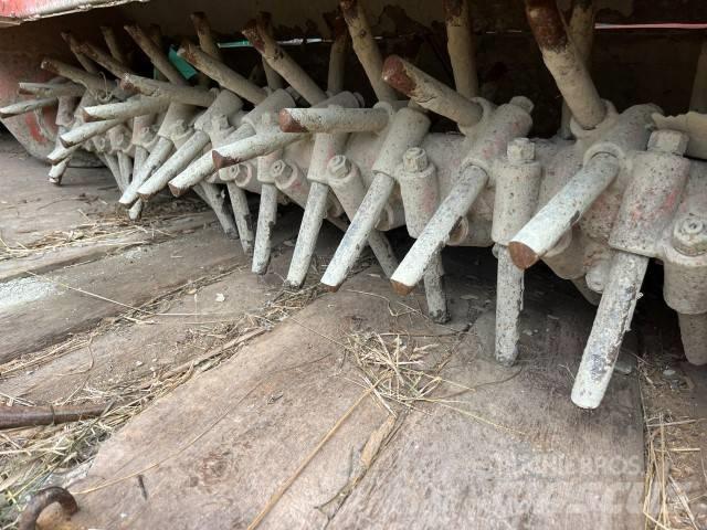 Agrator spikrotor الكاسحات وقلابات التربة ذات المحركات