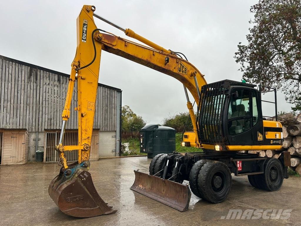 JCB JS 130 W حفارات بعجل