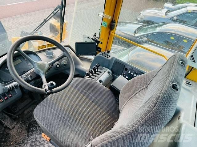 Volvo L90E لوادر بعجل