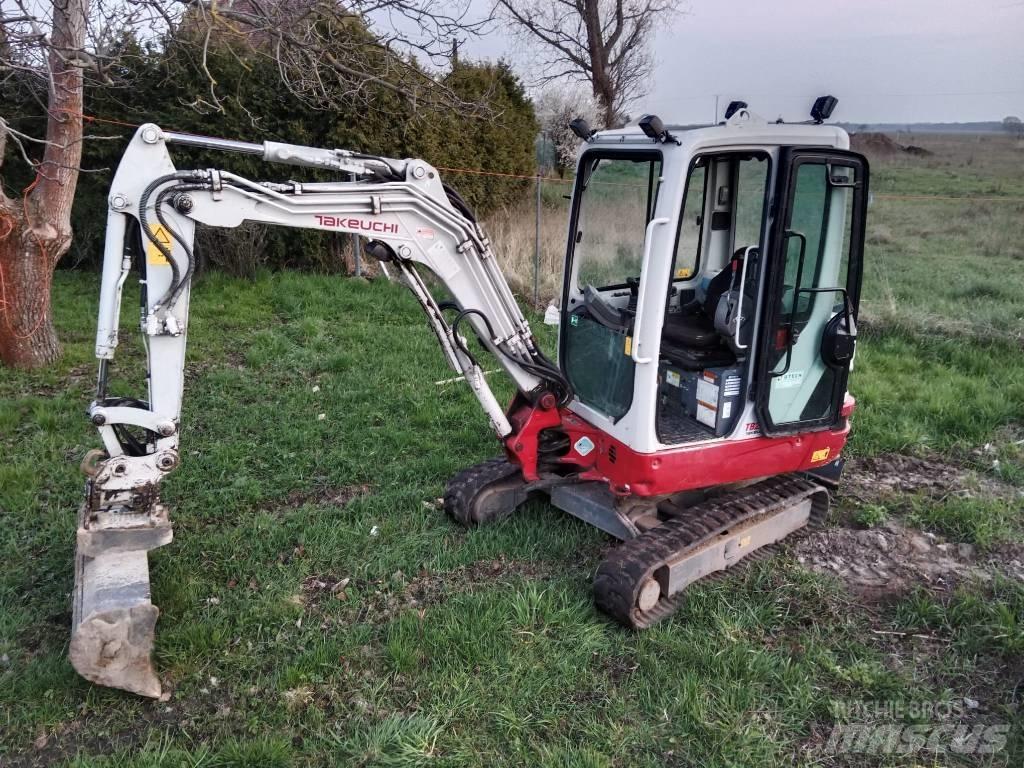 Takeuchi TB 225 حفارات صغيرة أقل من 7 طن (حفارات صغيرة)