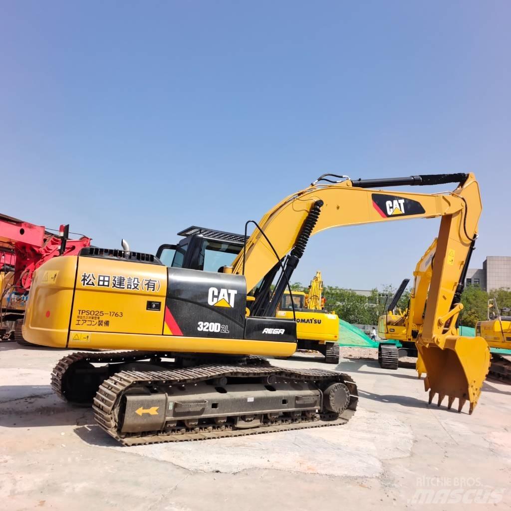 CAT 320 D L حفارات زحافة