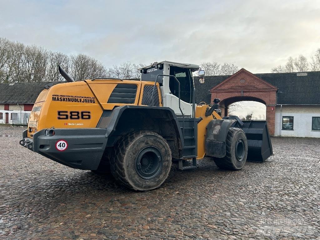 Liebherr L 586 لوادر بعجل