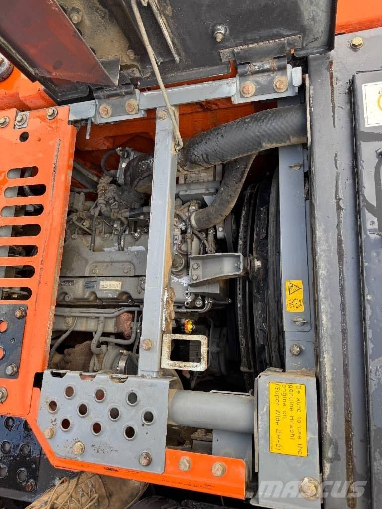 Hitachi ZX 135 US-5B حفارات زحافة
