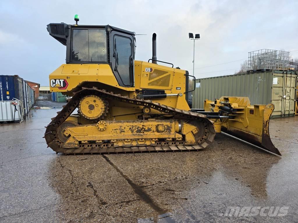 CAT D 5 LGP بلدوزرات مجنزرة