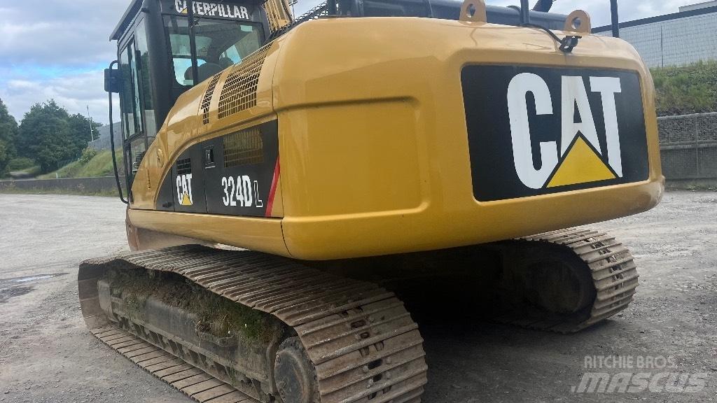 CAT 324 D L حفارات زحافة