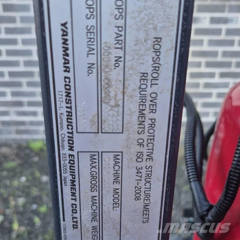 Yanmar C 12 R عربات نقل قلابة مجنزرة