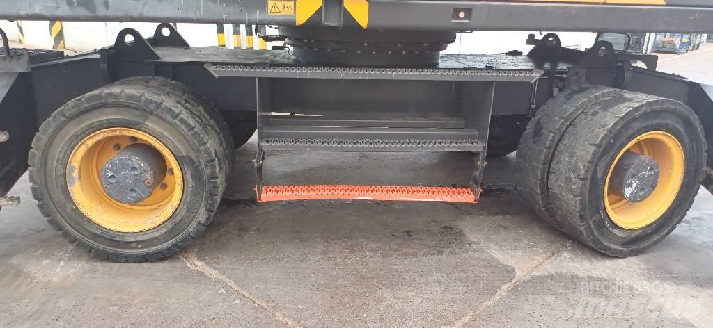 Volvo EW 240 E حفارات بعجل