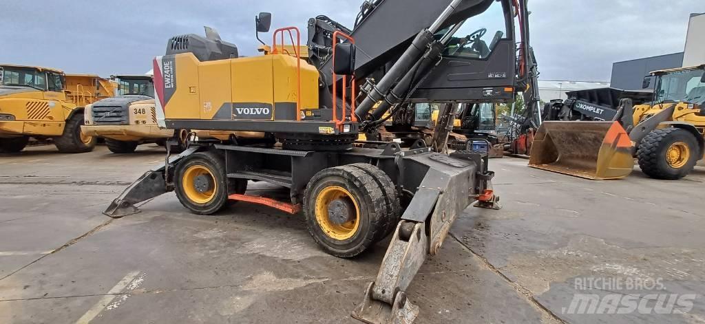 Volvo EW 240 E حفارات بعجل