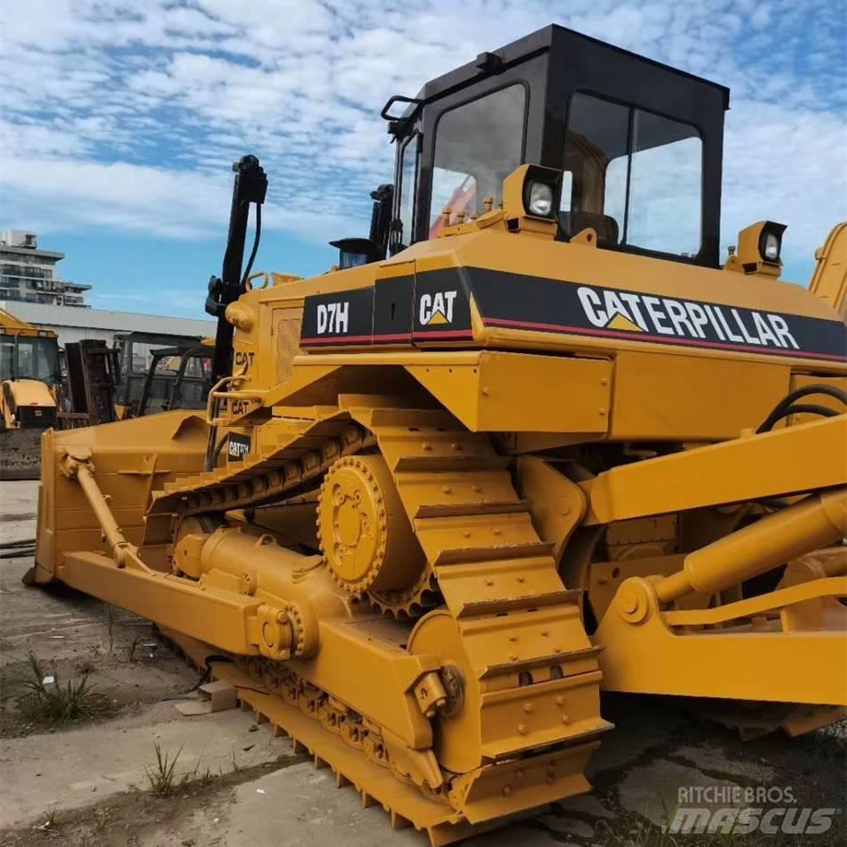 CAT D 7H بلدوزرات مجنزرة