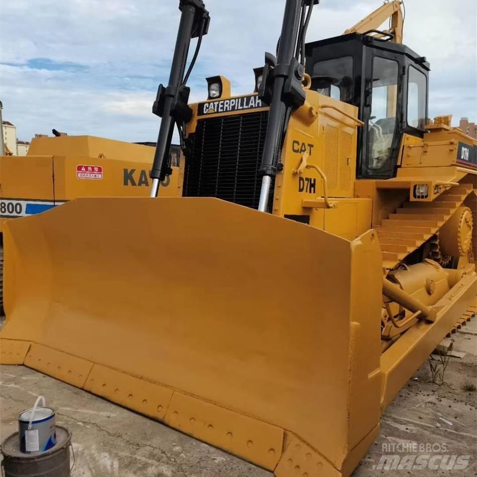 CAT D 7H بلدوزرات مجنزرة