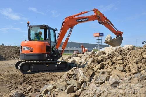 Doosan DX62R-3 حفارات صغيرة أقل من 7 طن (حفارات صغيرة)