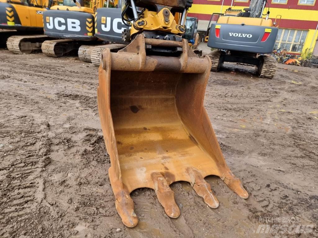 Volvo EC 220 DL حفارات زحافة