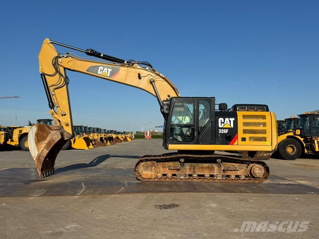 CAT 326FL حفارات زحافة