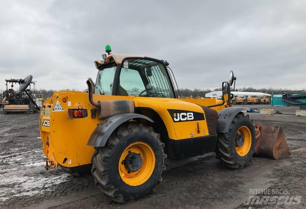 JCB 531-70 مناولات متداخلة