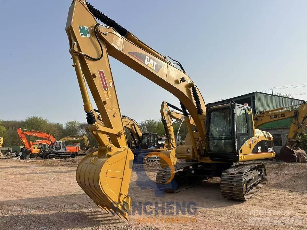 CAT 320 C حفارات زحافة