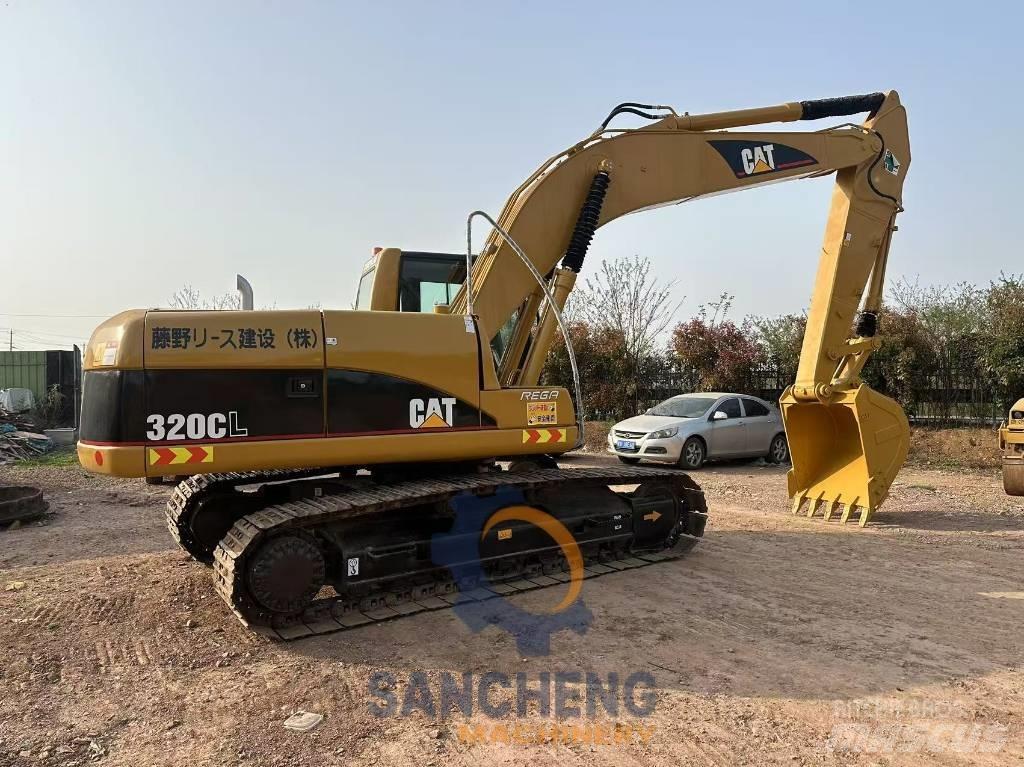 CAT 320 C حفارات زحافة