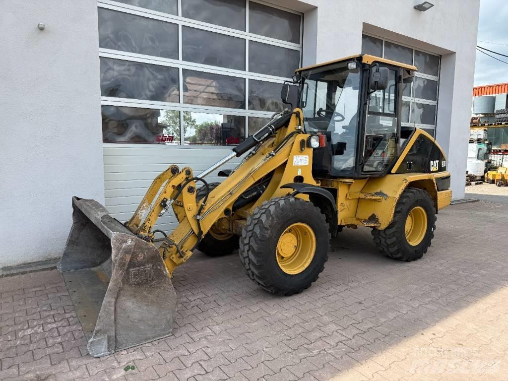 CAT 908 لوادر بعجل